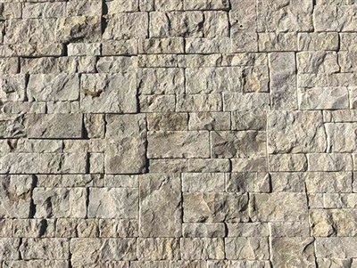 Beige kalksteen getrommelde muurstenen